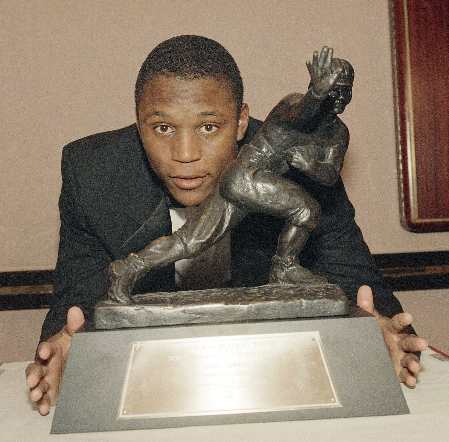 1988: Oklahoma State’s Barry Sanders wins Heisman Trophy